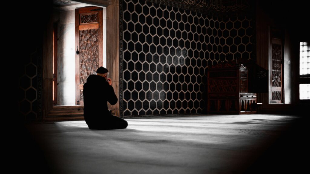حافِظُواعَلَى ٱلصَّلَوَٰتِ
